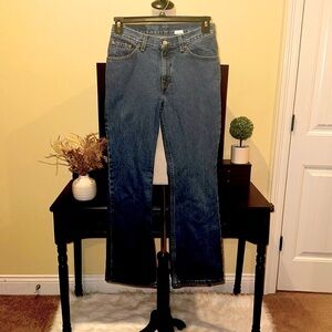 Vintage 2000 Levi’s. Style 517. Medium blue wash. Size 9 jr